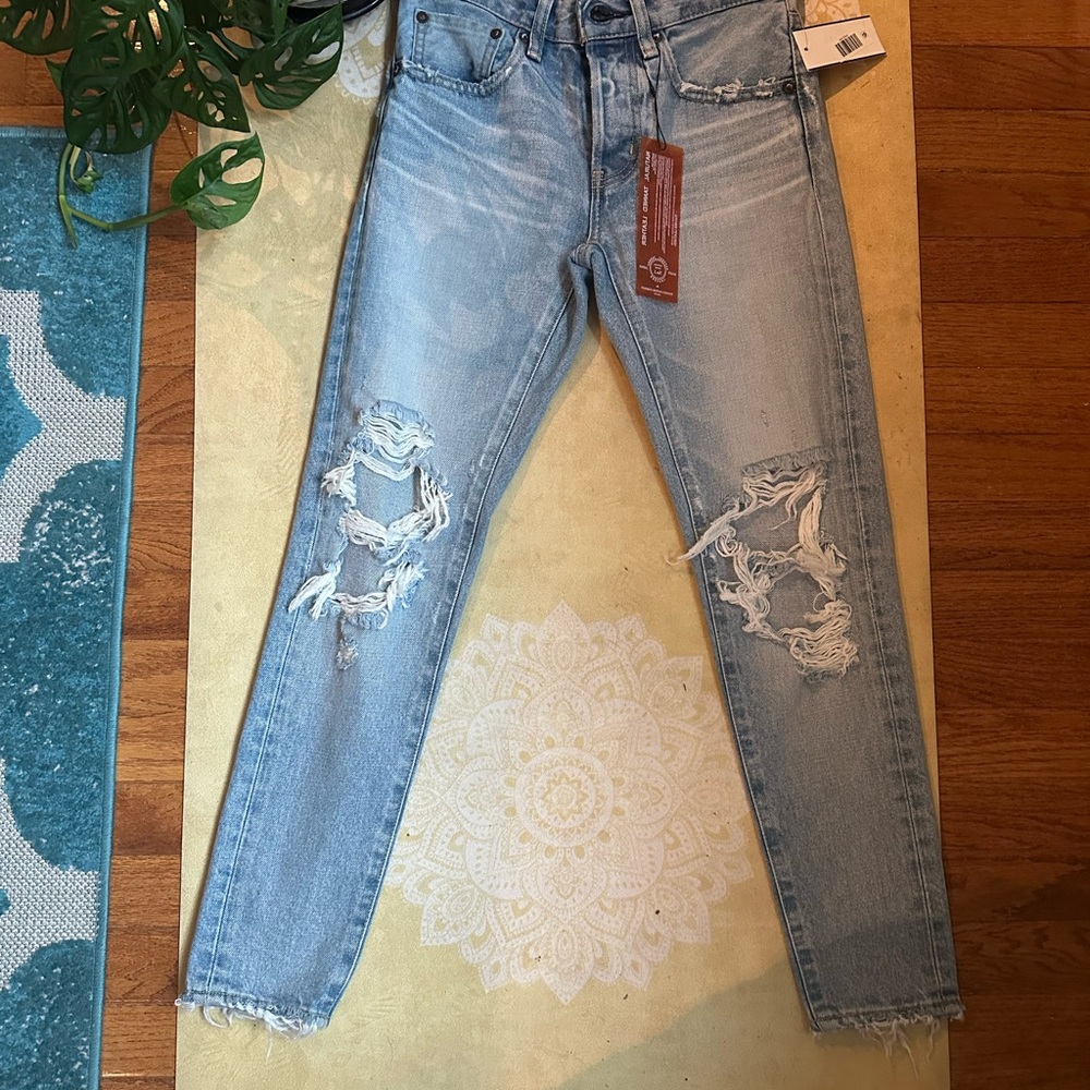 Blue Skinny Jeans with Distressed Detailing